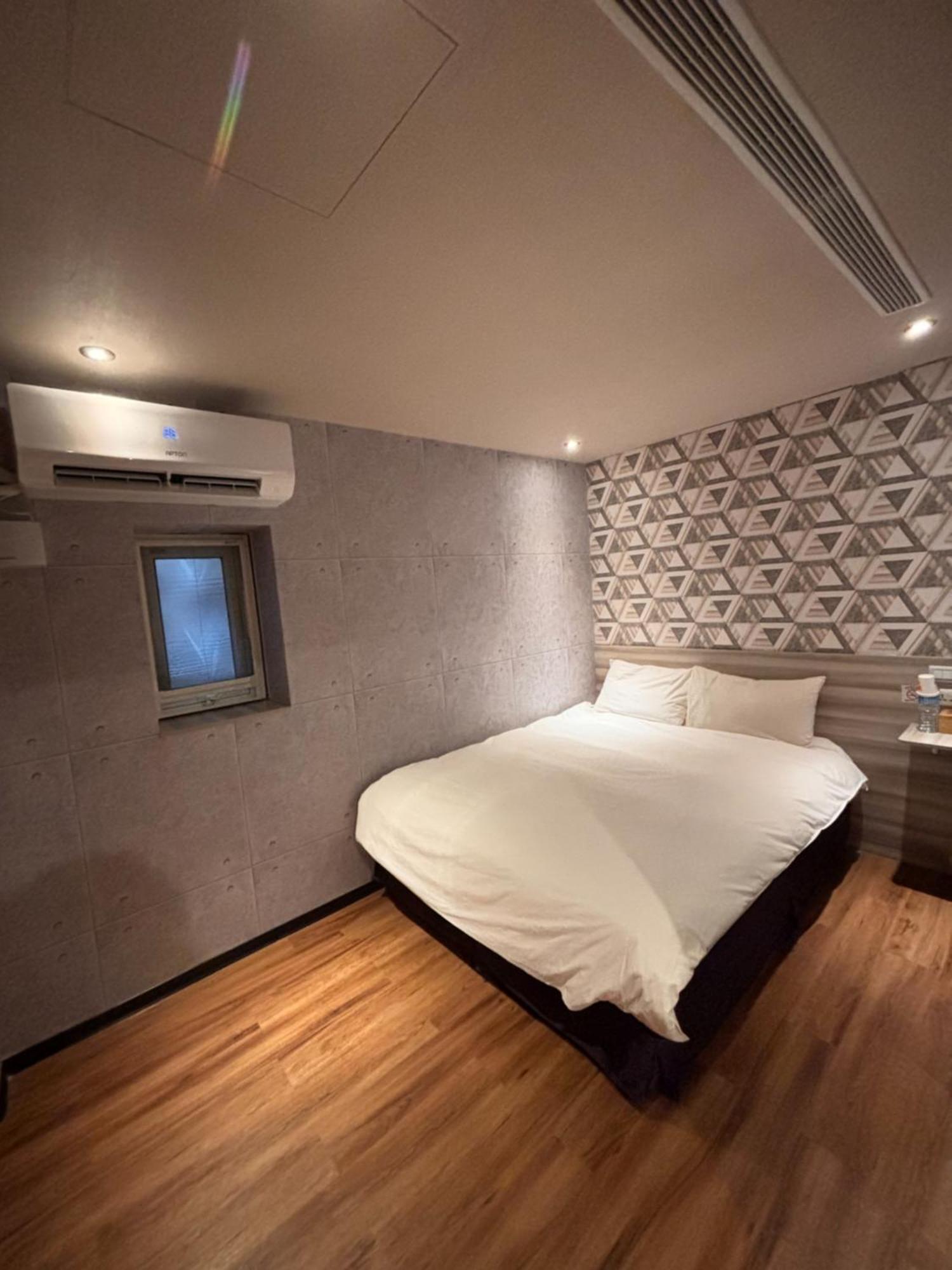 Bed and Breakfast Smile Comma Taipeh Exterior foto